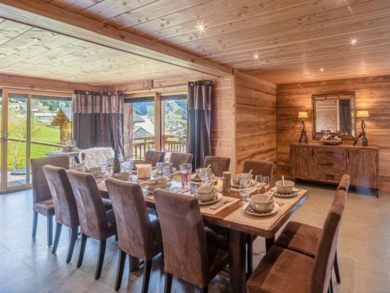 Chalet-appartement Le Savoyard met buiten-whirlpool