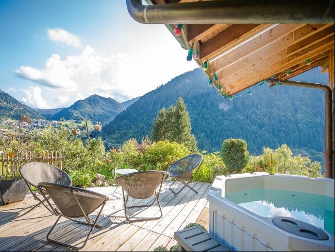 Chalet La Couqueille met buiten-whirlpool