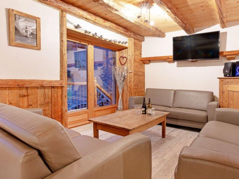 Chalet de Ferme Farmhouse + Perle des Neiges