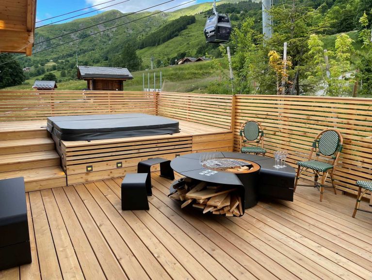 Chalet Caseblanche Felicita met houtkachel en buiten-whirlpool