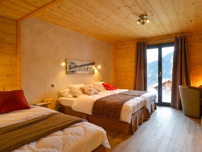 Chalet Les Frasses met privé-sauna en buiten-whirlpool