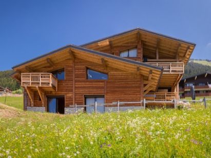 Chalet-appartement Le Savoyard met buiten-whirlpool-1