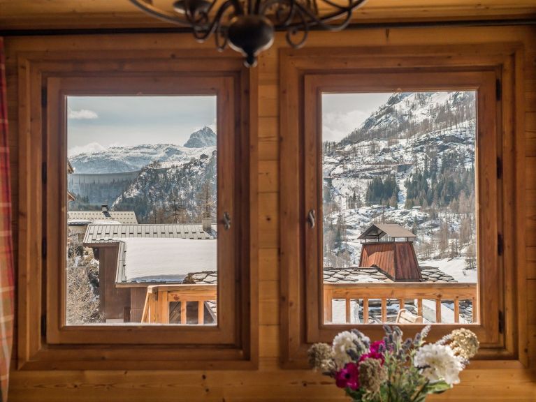 Chalet Zanskar met buiten-whirlpool