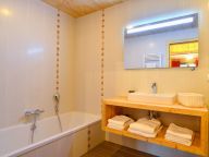 Chalet Les Frasses met privé-sauna en buiten-whirlpool-14