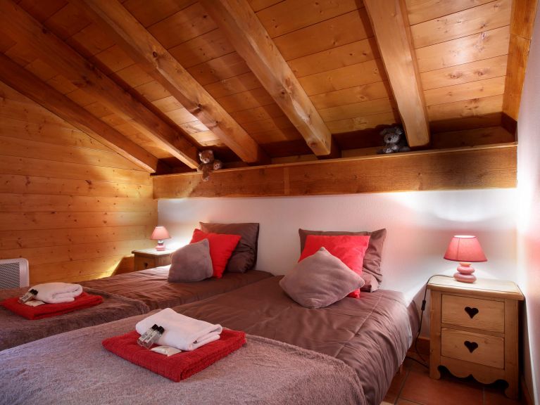 Chalet Loriquet Jaune