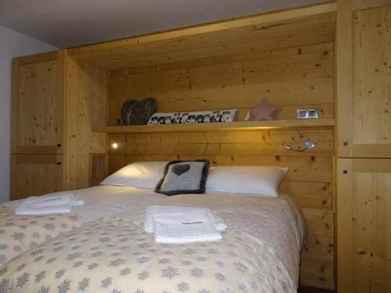 Chalet Caseblanche Pomme de pin met houtkachel en sauna