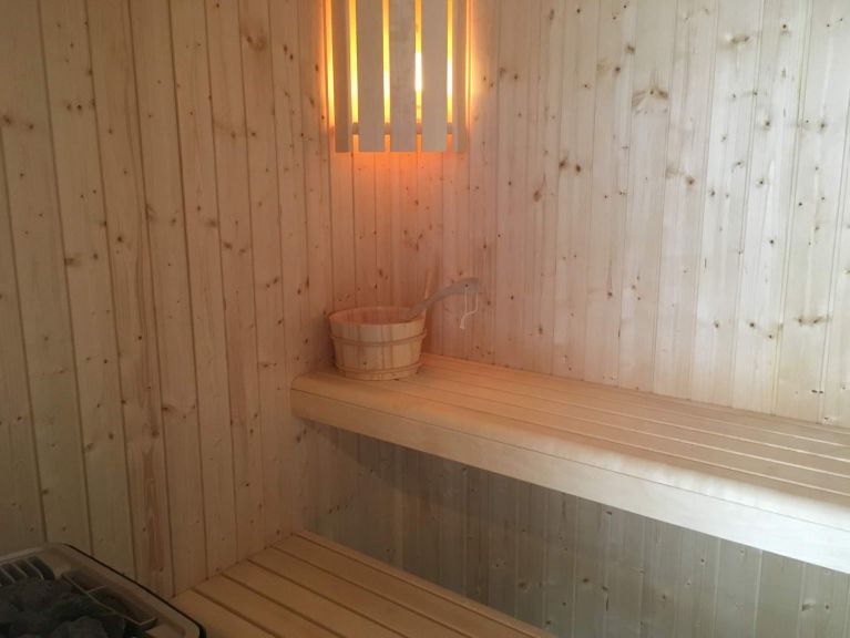 Chalet Caseblanche Allium met open haard, sauna en whirlpool