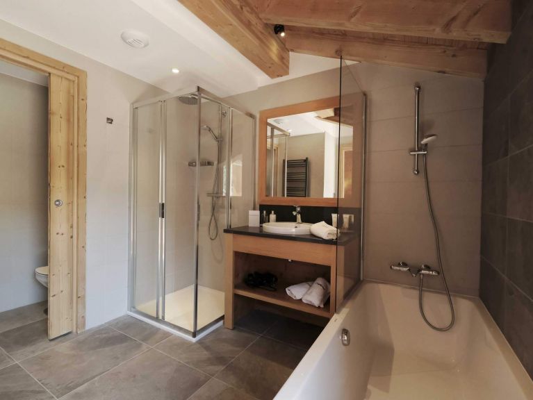 Chalet Caseblanche Allium met open haard, sauna en whirlpool