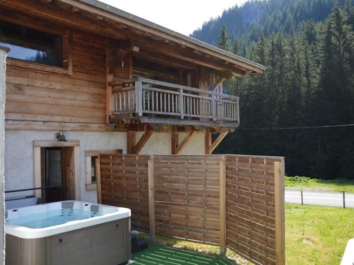 Chalet Les Bucherons met buiten-whirlpool
