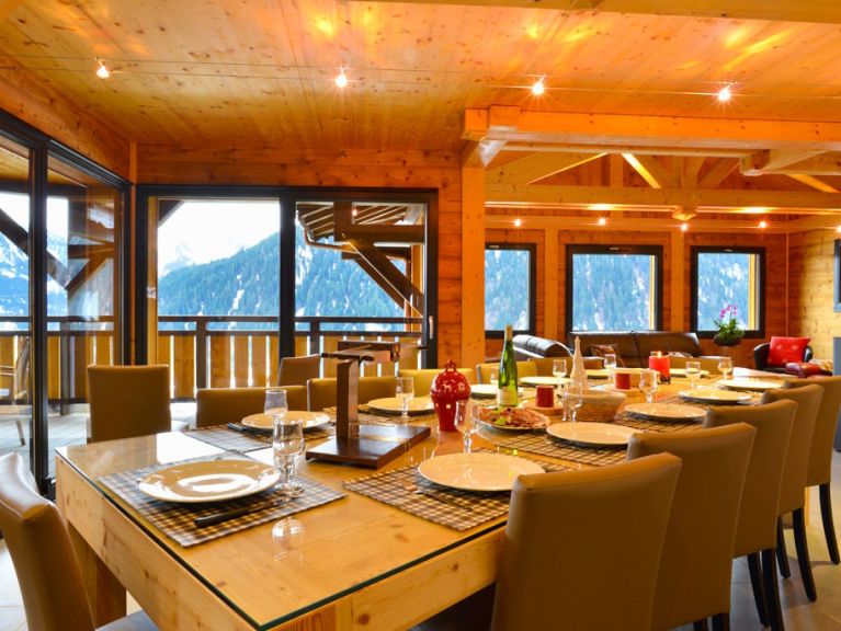 Chalet Les Frasses met privé-sauna en buiten-whirlpool