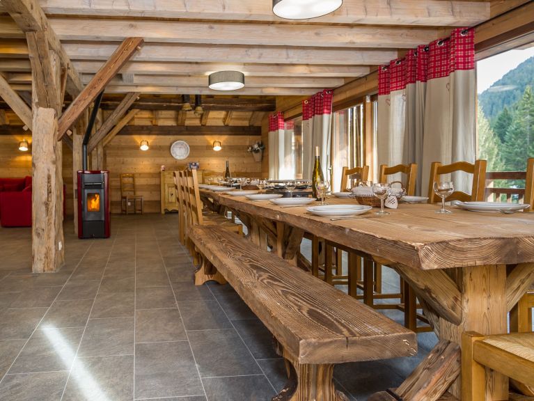 Chalet Les Bucherons met buiten-whirlpool