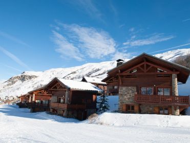 Chalets in sneeuw