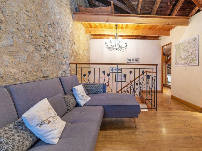 Chalet de Claude met sauna en outdoor hot tub