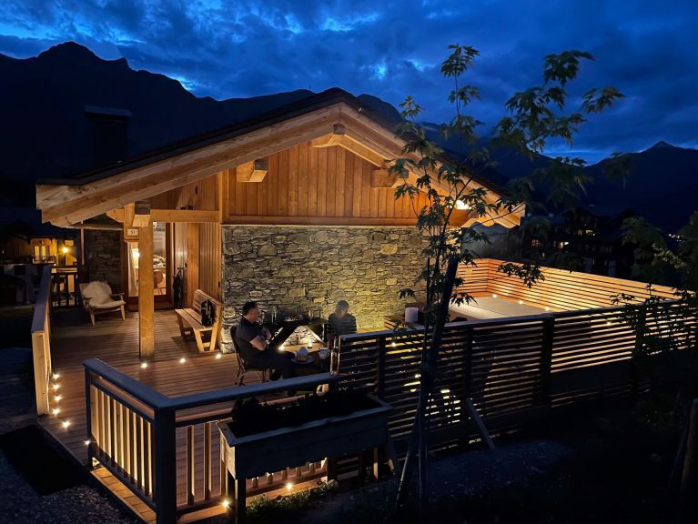 Chalet Caseblanche Felicita met houtkachel en buiten-whirlpool