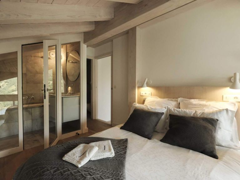 Chalet Caseblanche Retreat met houtkachel en sauna