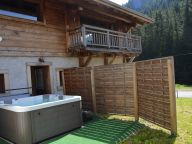 Chalet Les Bucherons met buiten-whirlpool-18