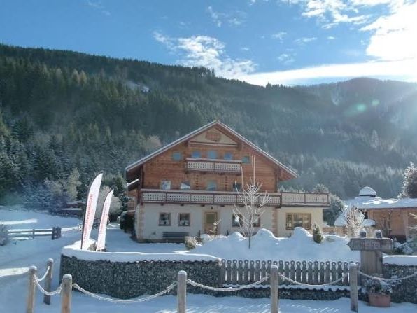 Chalet Auhof inclusief catering - 21-26 personen Chalet Auhof inclusief catering - 21-26 personen