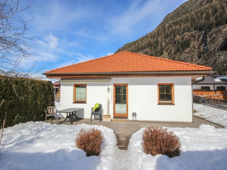 %Chalet Margret - Chalet in Langenfeld centrum voor vier personen INCLUSIEF SKIPAS