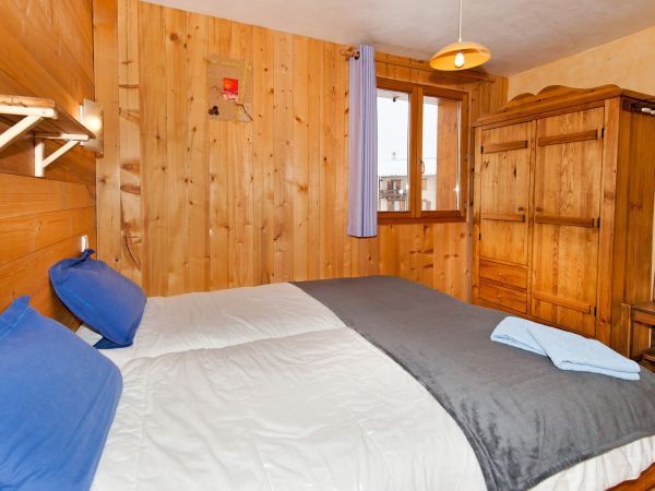 Chalet-appartement Mimosa: chalet voor 8 -18 personen in Saint Marcel 2 254 1